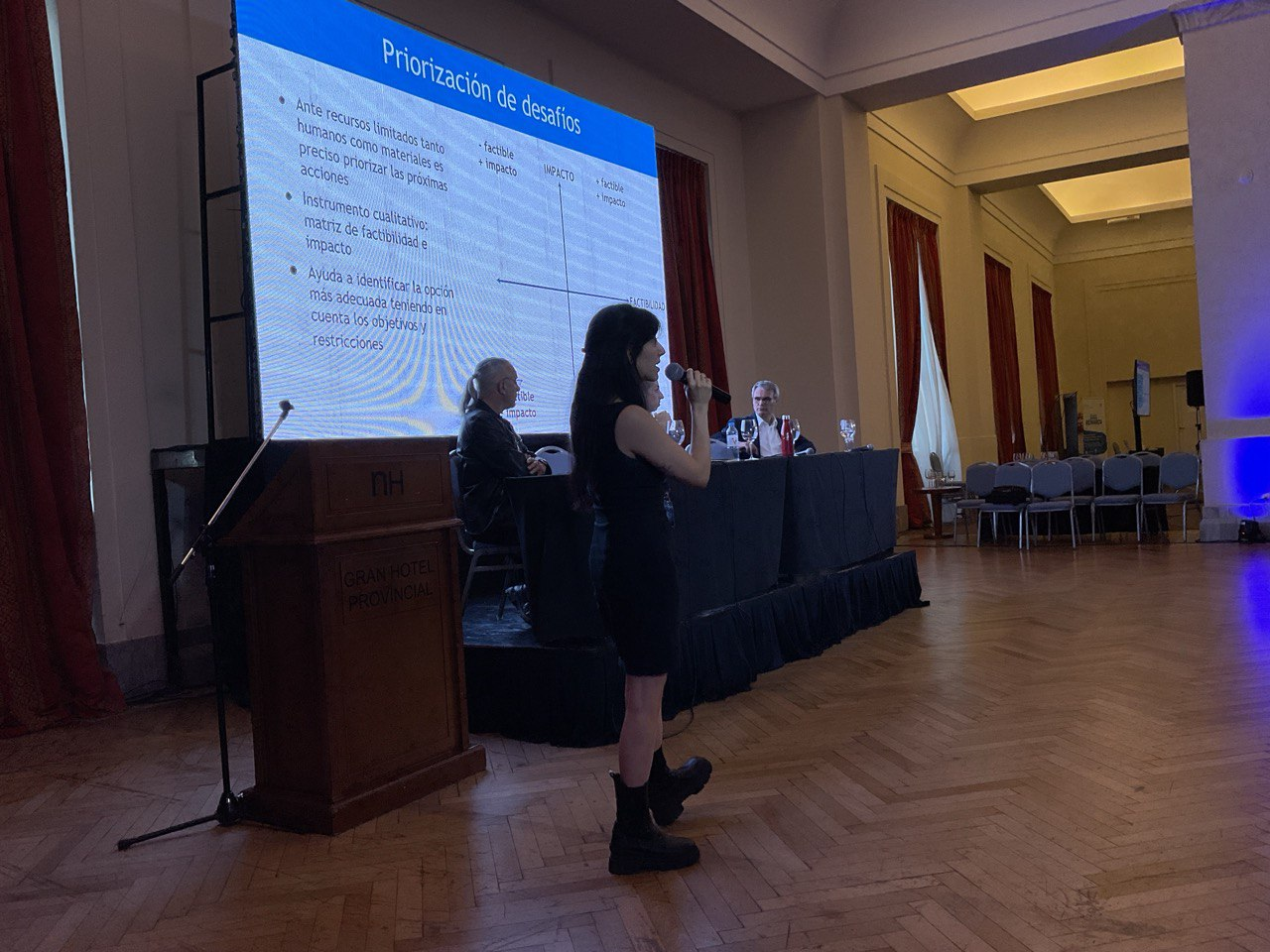 Dani Risaro estuvo a cargo de presentar a la red JICMar y de la actividad para priorizar los desafíos.